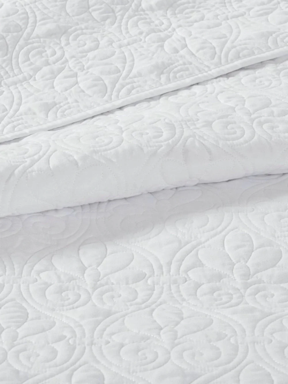 Madison Park Quebec King White Bedspread Set